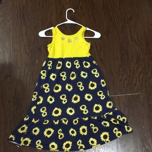 Beautiful yellow daisy dress
